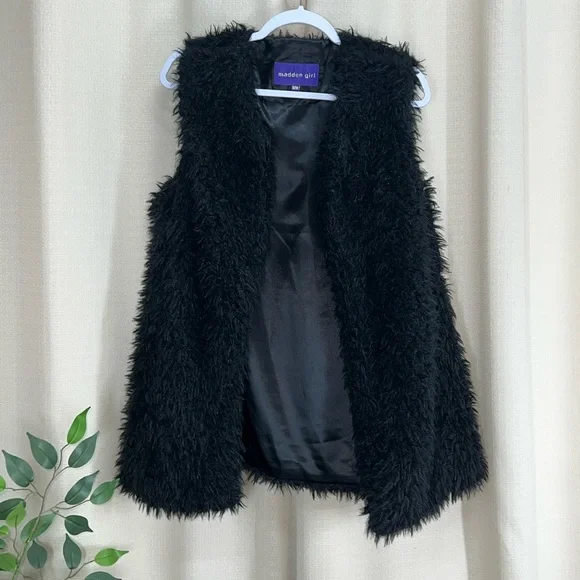 MADDEN GIRL faux fur black vest - Picture 9 of 16